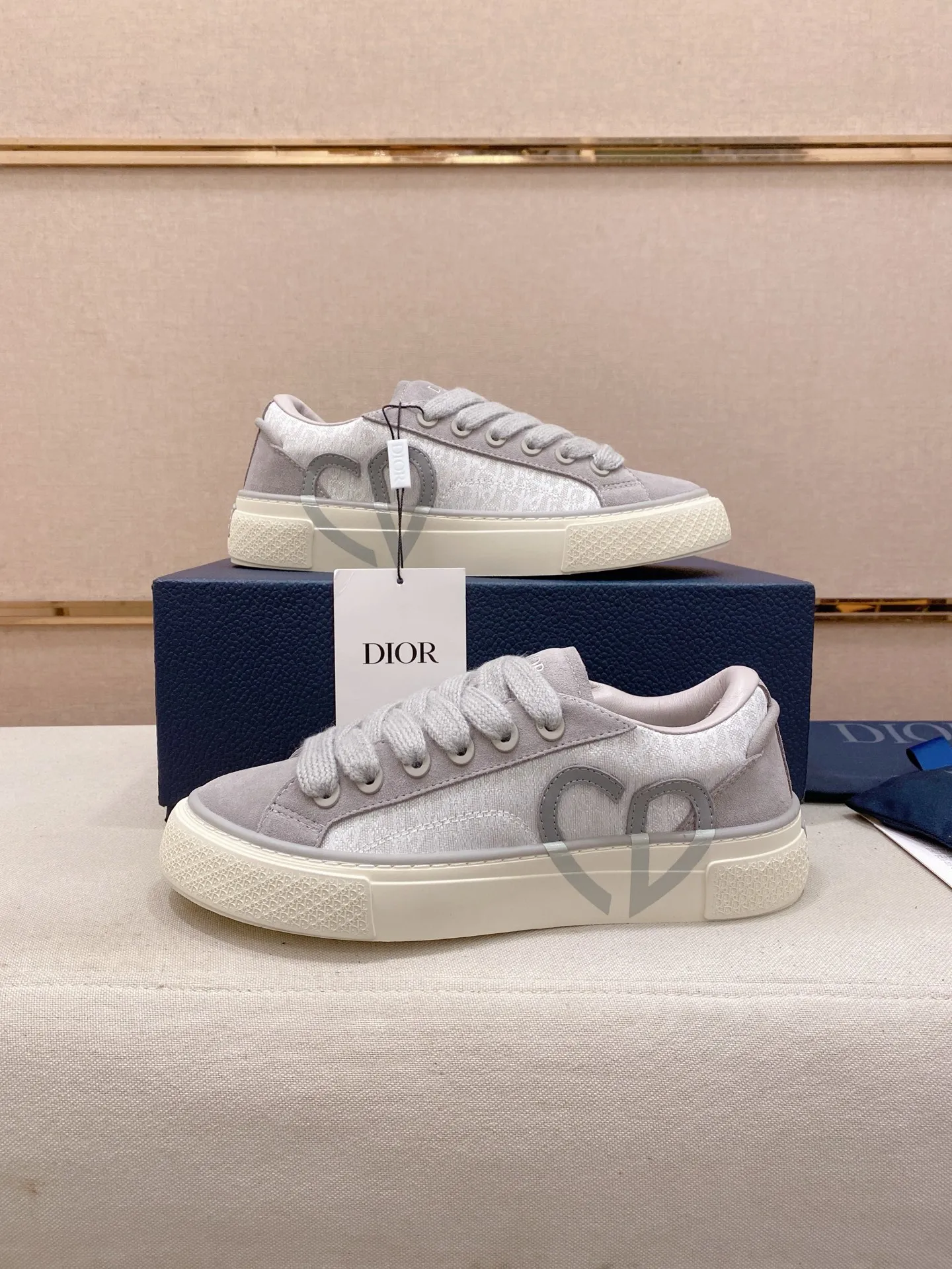 Factory price: 300 Men's shoes 💰[Dior·Dior] Top 🔍Couple style 💏🔍New casual sports style couple shoes, new four-season design, perfect workmanship, lace-up lazy style to create cabinet quality, upper: imported first-layer cowhide, sheepskin lining is soft and comfortable, ultra-light TPU wear-resistant outsole, simple, versatile fashion men's shoes, excellent color code number 35--44